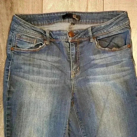 𝟏8𝟐2 D𝐞n𝐢m W𝐨m𝐞n's  S𝐢z𝐞 𝟖 𝐄U𝐂 - Picture 3 of 7